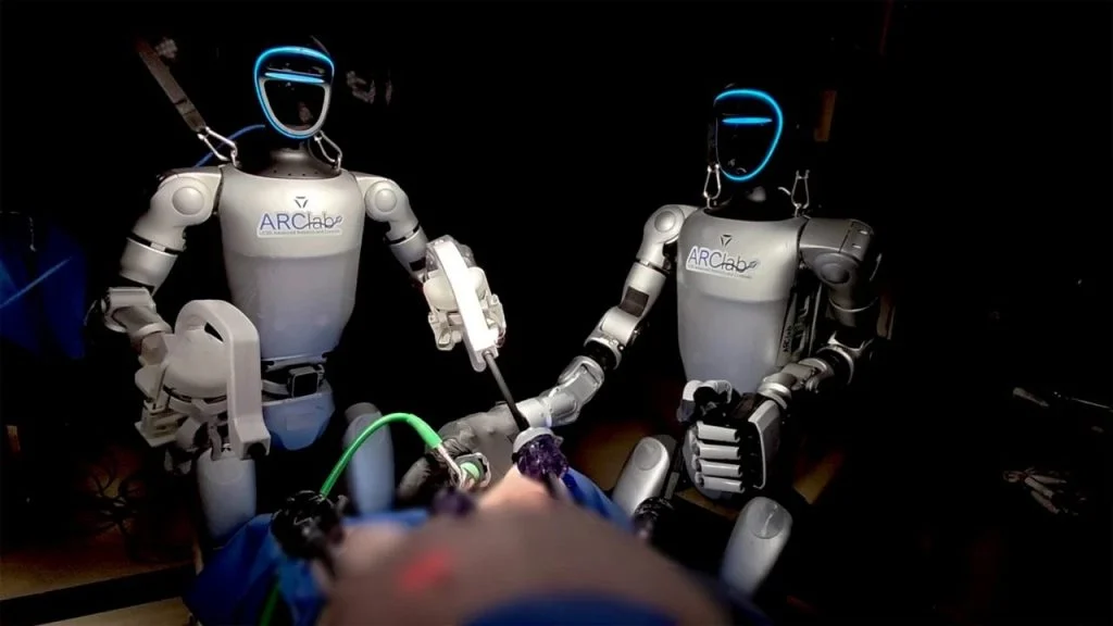 İnsansı robotlar en sonunda ameliyathaneye de girdi