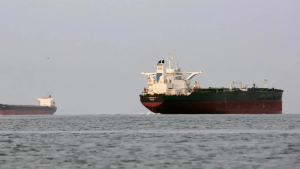 İran basını: Hürmüz Boğazı’ndan geçmeye çalışan 2 petrol tankerinde patlama yaşandı İran basını: Hürmüz Boğazı’ndan geçmeye çalışan 2 petrol tankerinde patlama yaşandı