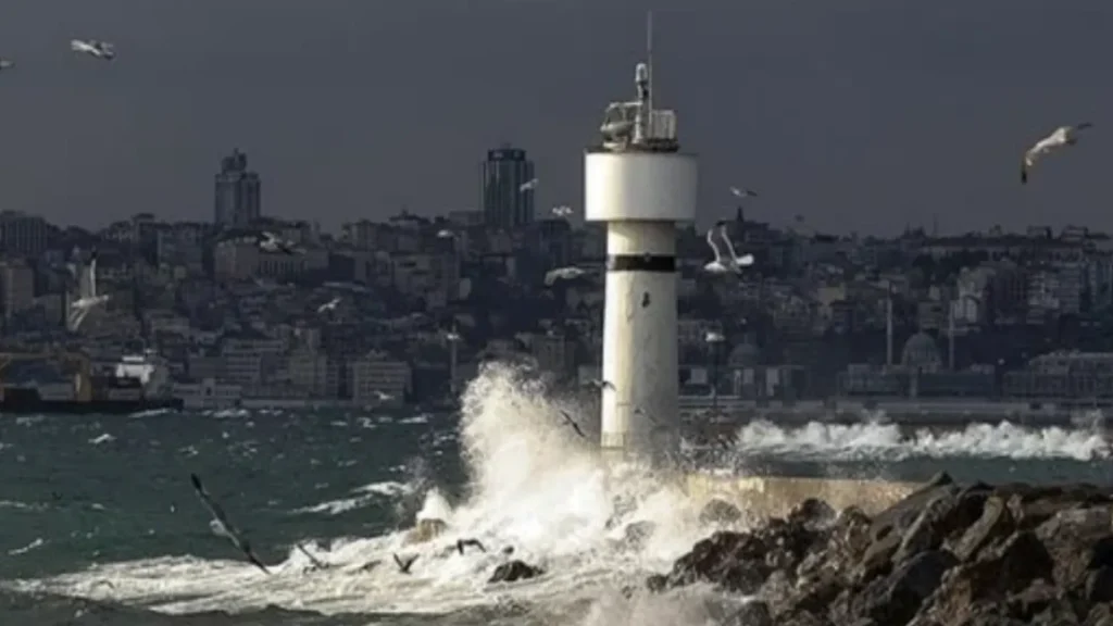 İstanbul’a fırtına uyarısı! Dışarı çıkmak bile zorlaşacak
