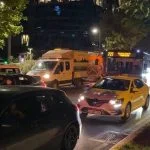 İstanbul’da park halindeki 2 araca çarpan otomobil devrildi