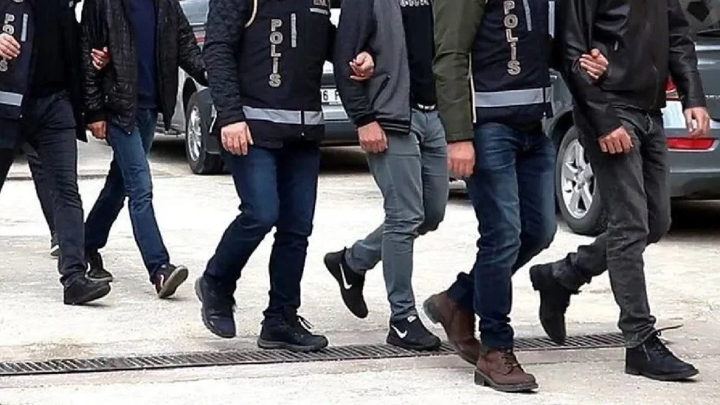 İstanbul’da ‘yasa dışı bahis ve kumar’ operasyonu: 68 zanlı yakalandı İstanbul’da ‘yasa dışı bahis ve kumar’ operasyonu: 68 zanlı yakalandı
