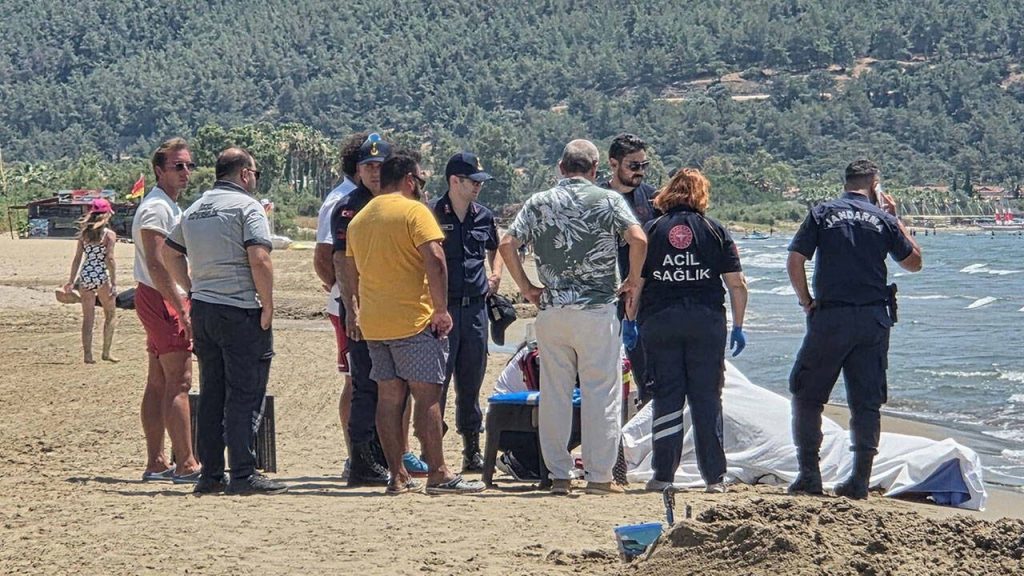 İzmir’de sahile vurmuş erkek cesedi bulundu