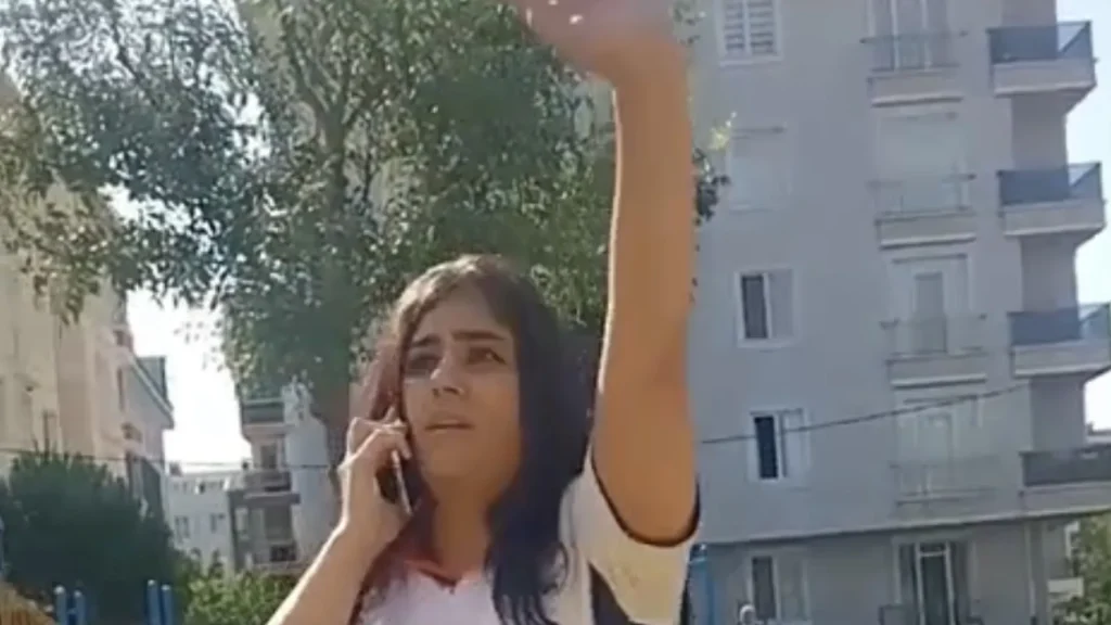 Kadın doktorla taksici arasında tartışma: “Beni kaçırıyor” Kadın doktorla taksici arasında tartışma: “Beni kaçırıyor”
