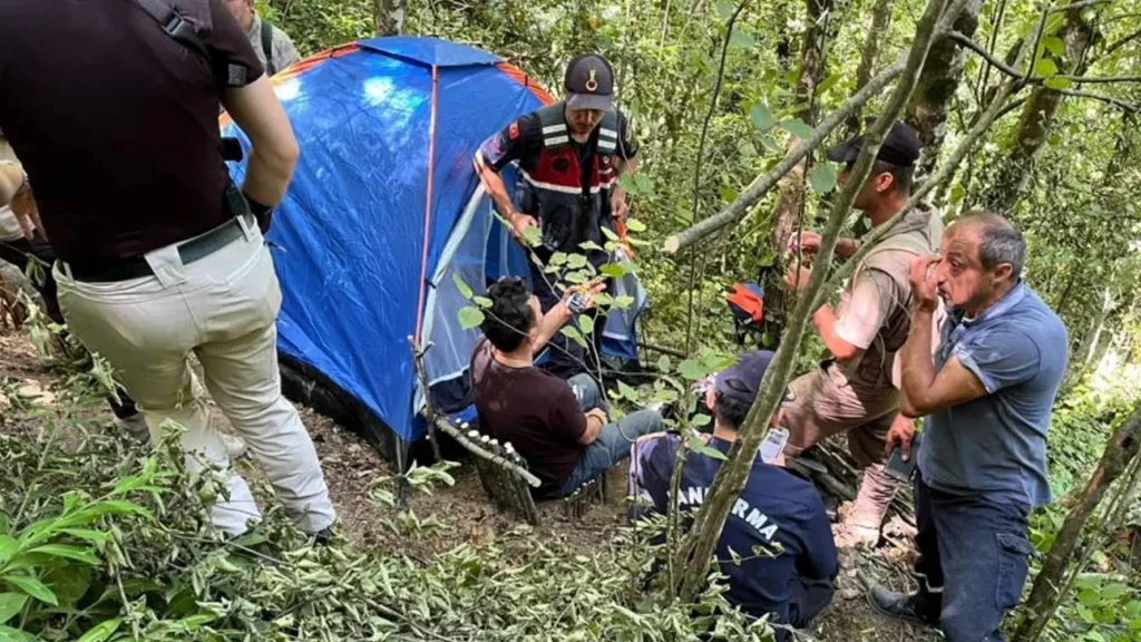 Kayıp şahıs 16 saatin ardından ormanda yaralı halde bulundu Kayıp şahıs 16 saatin ardından ormanda yaralı halde bulundu