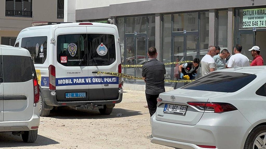 Kendisine 500 bin TL borcu olan emlakçıyı silahla vurdu Kendisine 500 bin TL borcu olan emlakçıyı silahla vurdu