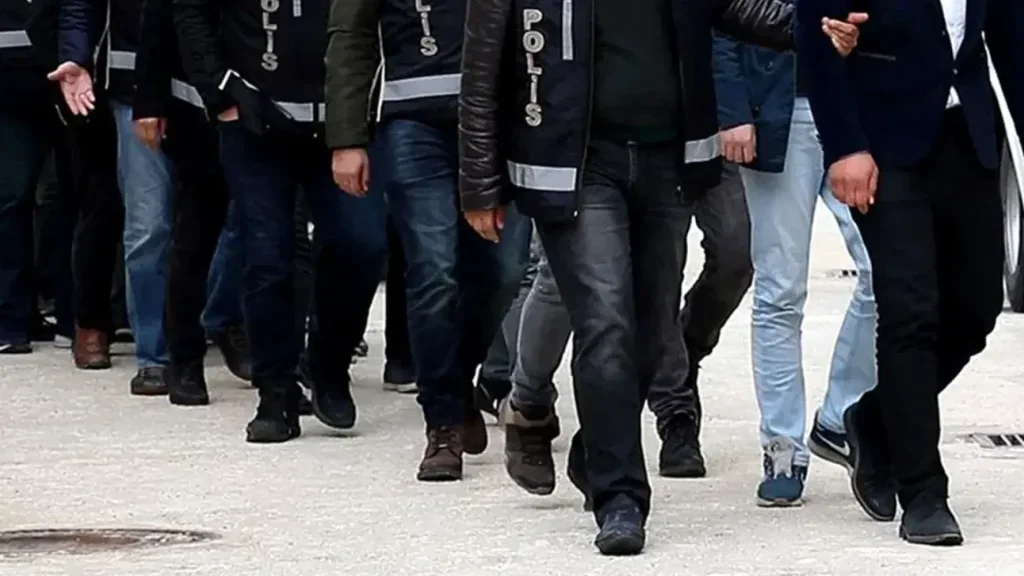 Mersin’de FETÖ operasyonu: 58 gözaltı Mersin’de FETÖ operasyonu: 58 gözaltı