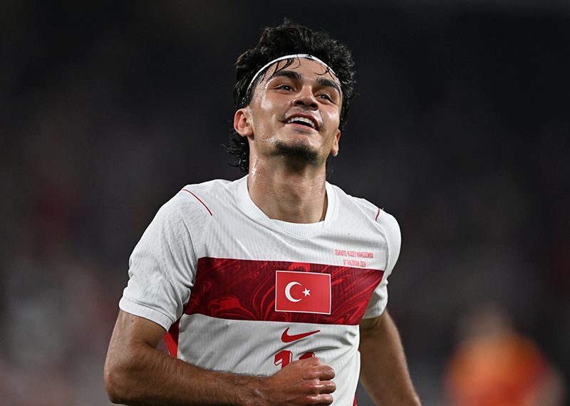 Milli yıldız için şartlar zorlanıyor. Kapı 50 milyon eurodan açılmıştı teklif ortaya çıktı Milli yıldız için şartlar zorlanıyor. Kapı 50 milyon eurodan açılmıştı teklif ortaya çıktı