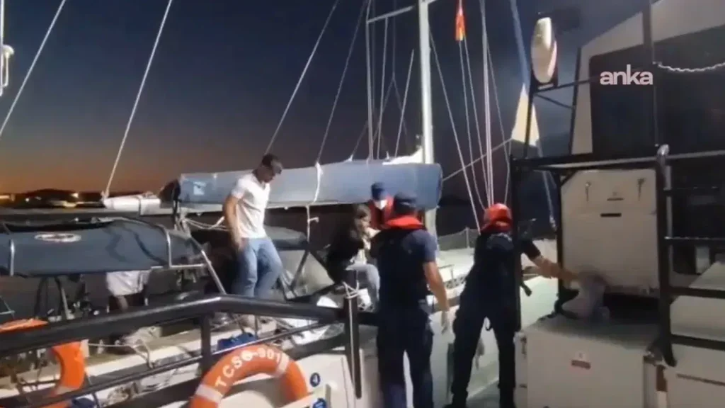Muğla açıklarında ‘kaçak göçmen’ operasyonu Muğla açıklarında ‘kaçak göçmen’ operasyonu