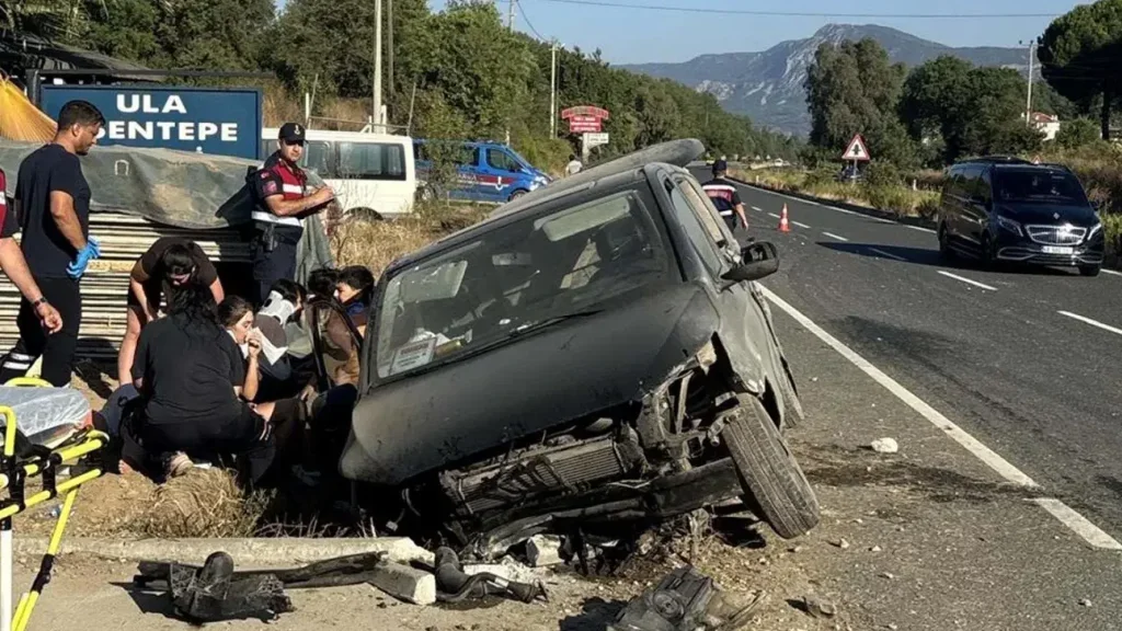 Muğla’da minibüs şarampole devrildi: Çok sayıda yaralı var Muğla’da minibüs şarampole devrildi: Çok sayıda yaralı var