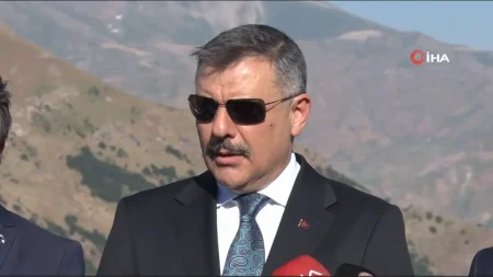 Bakan Çiftçi’den sınırın sıfır noktasında terörsüz Türkiye mesajı Bakan Çiftçi’den sınırın sıfır noktasında terörsüz Türkiye mesajı