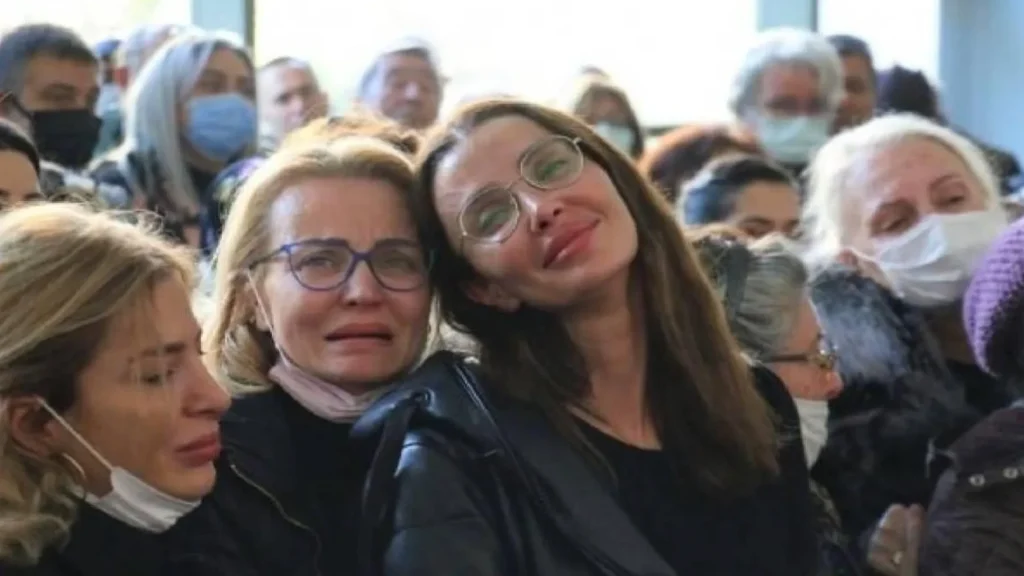 Özge Ulusoy hukuk mücadelesini kazandı Özge Ulusoy hukuk mücadelesini kazandı