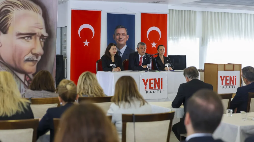Özgür Özel: 200’ün üzerinde belediye başkanı Yeni Parti’ye geçecek