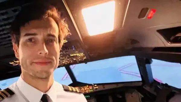 Pilot ‘ne yapman gerektiğini biliyorsun’ dedi, uçaktan atlayarak intihar etti