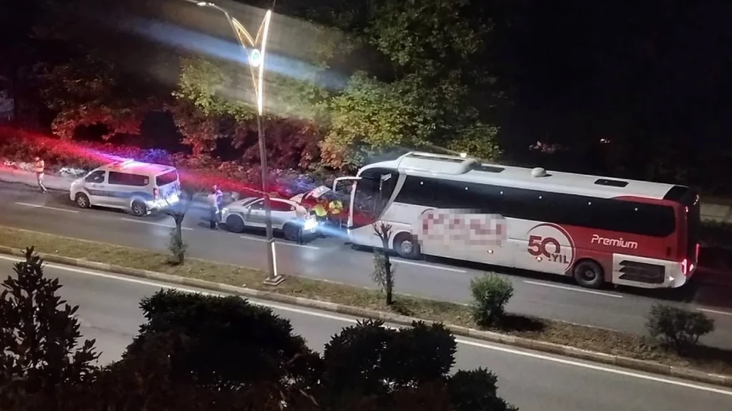 Polis aracına çarpan yolcu otobüsünün şoförü alkollü çıktı Polis aracına çarpan yolcu otobüsünün şoförü alkollü çıktı