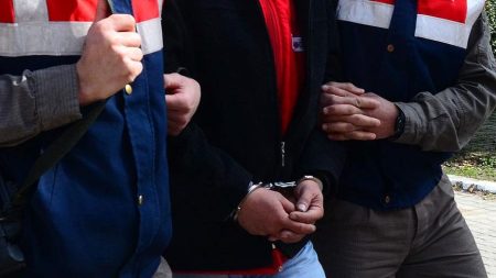 Sahte kimlik şebekesinin tapu oyunu! Aralarında memurlar da var Sahte kimlik şebekesinin tapu oyunu! Aralarında memurlar da var