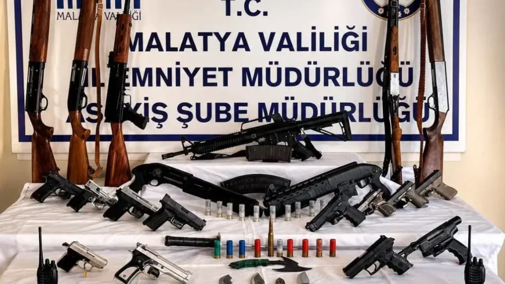 Sosyal medya ve kamusal alanda silah teşhiri yapanlara operasyon: 56 gözaltı Sosyal medya ve kamusal alanda silah teşhiri yapanlara operasyon: 56 gözaltı