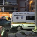 Tekerlekli sandalyeye bağımlı eşi balkondan yardım istedi: Boğazı kesilmiş halde banyoda ölü bulundu