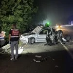 TIR otoyolda arızalanan otomobile çarptı. 1 çocuk öldü, 3 kişi yaralandı