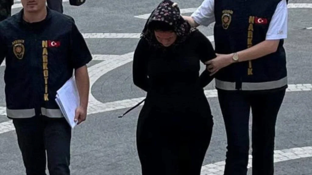 Tutuklu oğlunu ziyarete gitti, üzerinden 18 uyuşturucu hap çıktı