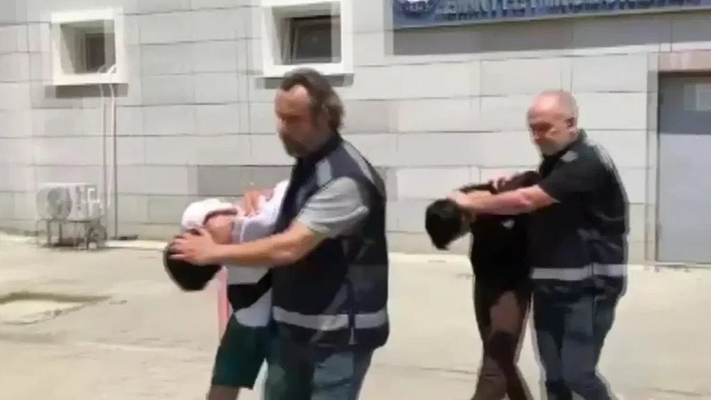 ‘Vatandaşlık vereceğiz’ yalanıyla altınlarını aldılar: Dolandırıcılar yakalandı