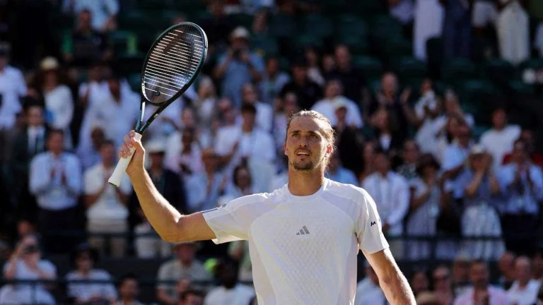 Wimbledon’da Iga Swiatek elendi, Alexander Zverev son 16 turuna kaldı
