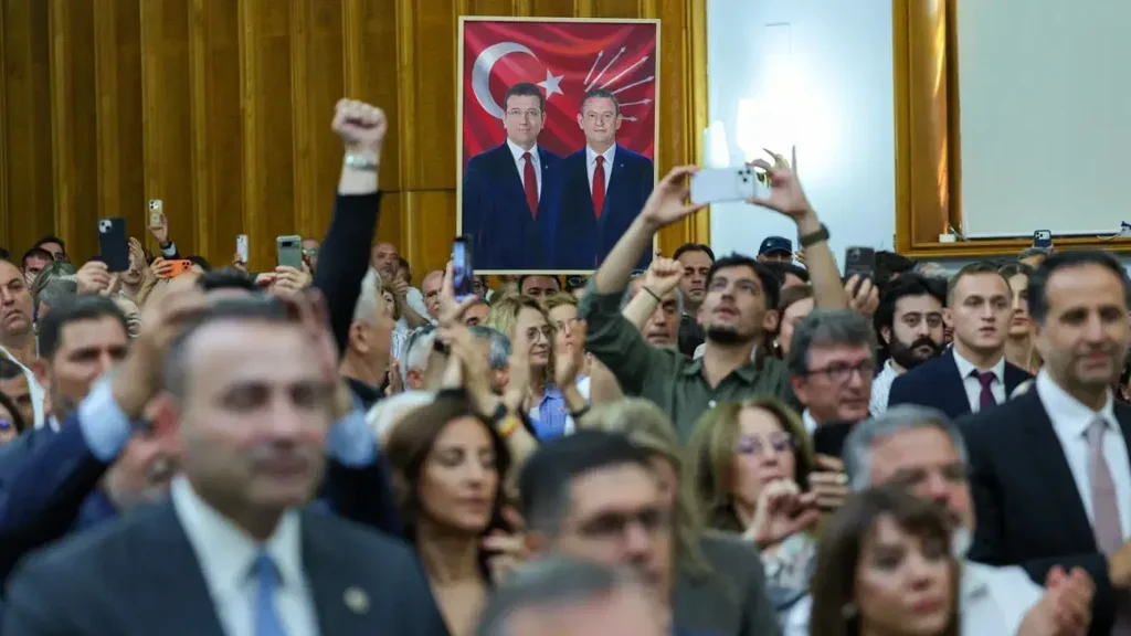 ‘Yeni Parti’ için düğmeye basıldı, resmen ilan edildi: İşte Özgür Özel’in yanında olan isimler! ‘Yeni Parti’ için düğmeye basıldı, resmen ilan edildi: İşte Özgür Özel’in yanında olan isimler!