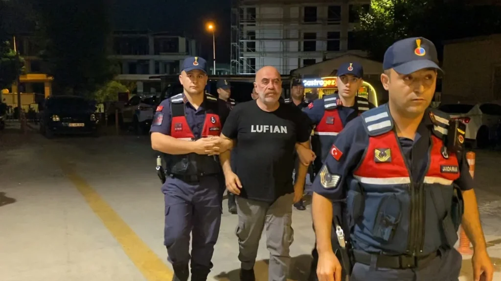 Yönetmen Ezel Akay gözaltına alındı