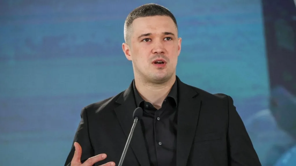 Zelenskiy, popüler bakanı görevden aldı